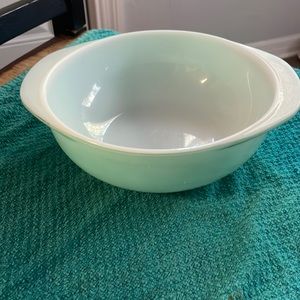 023 11.2 QT Vintage teal blue bowl Pyrex